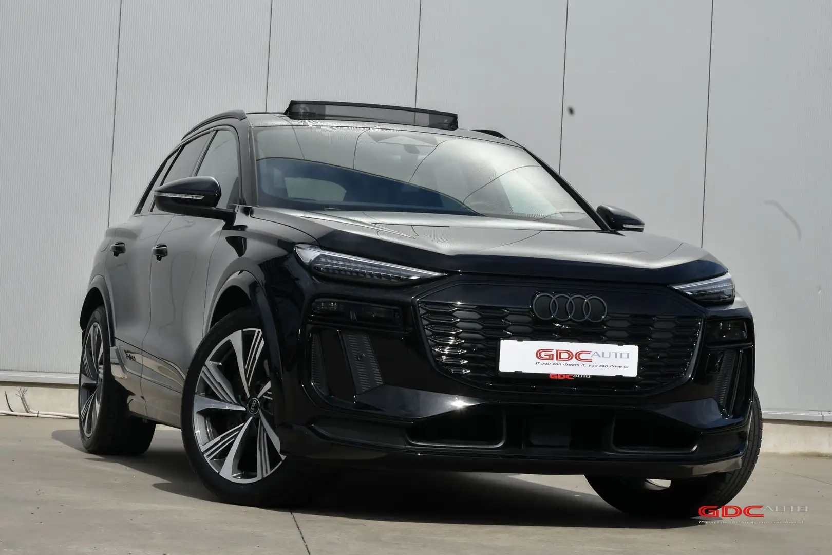 Audi SQ6 E-Tron I NP €114.950 I PANO I HUD I 360 CAM Schwarz - 1