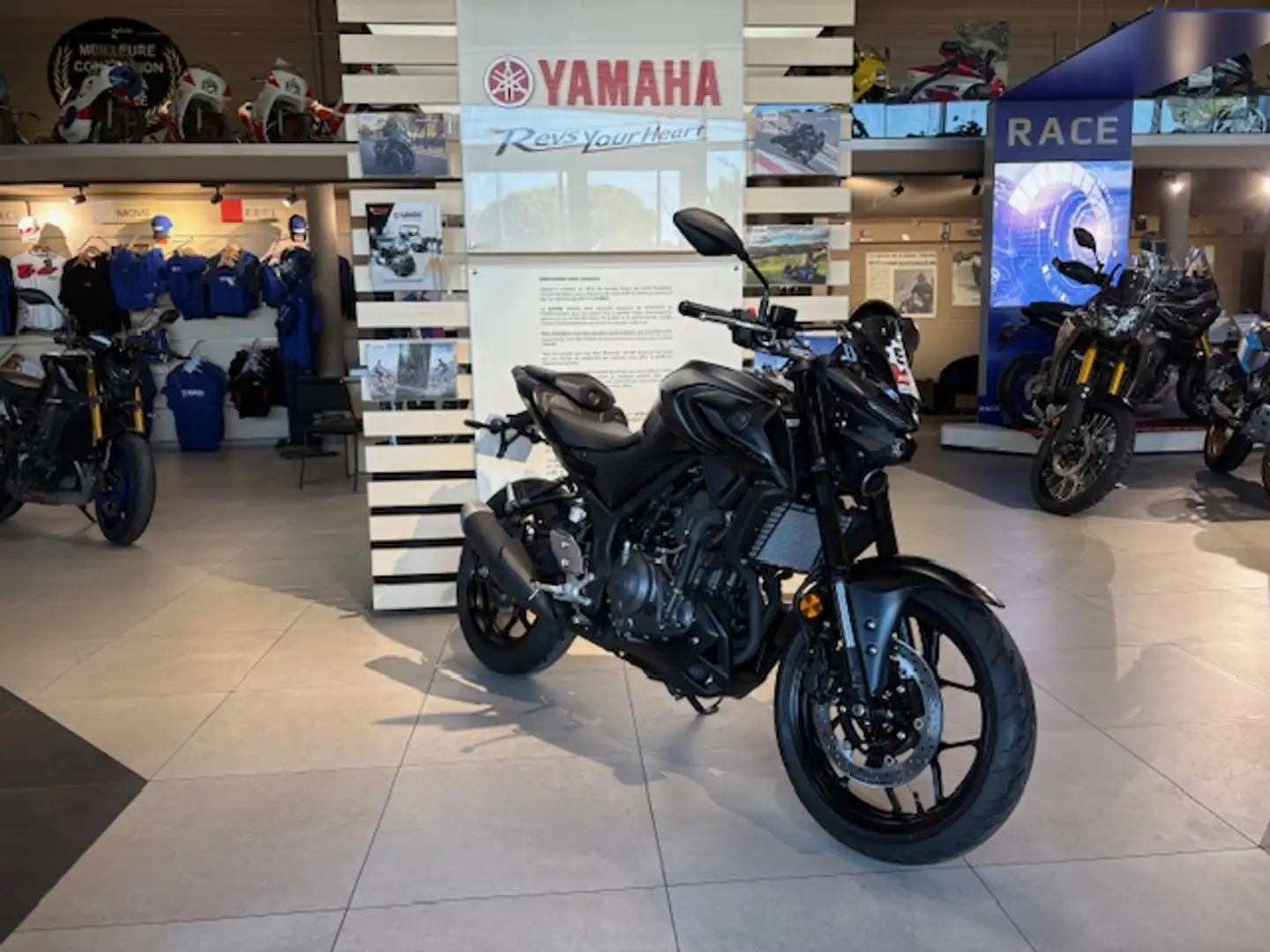 Yamaha MT-03 Schwarz - 2