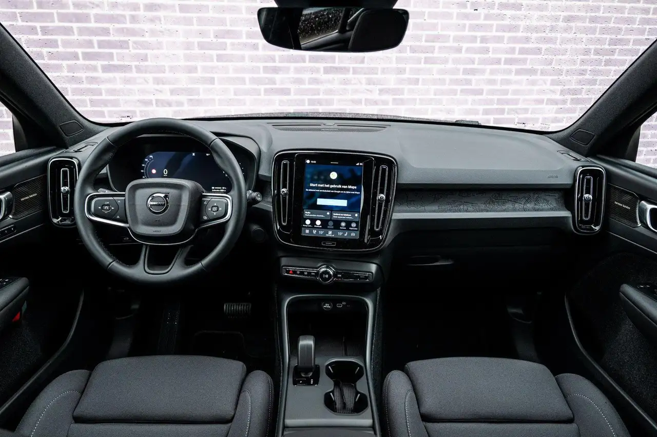 Volvo EX40 2026