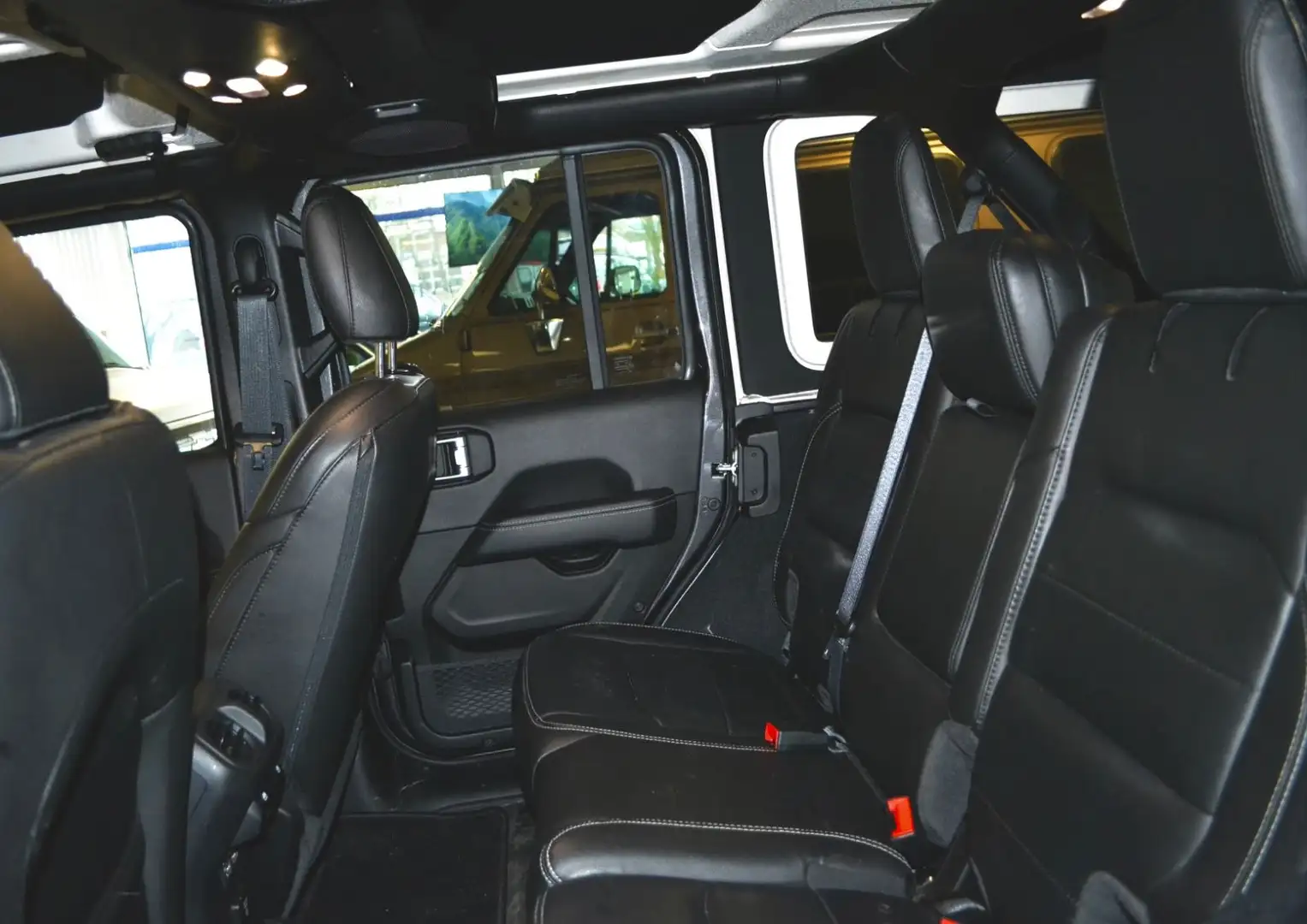 Jeep Wrangler Sahara  3,6 V6-24V-VVT- AWD Grau - 2