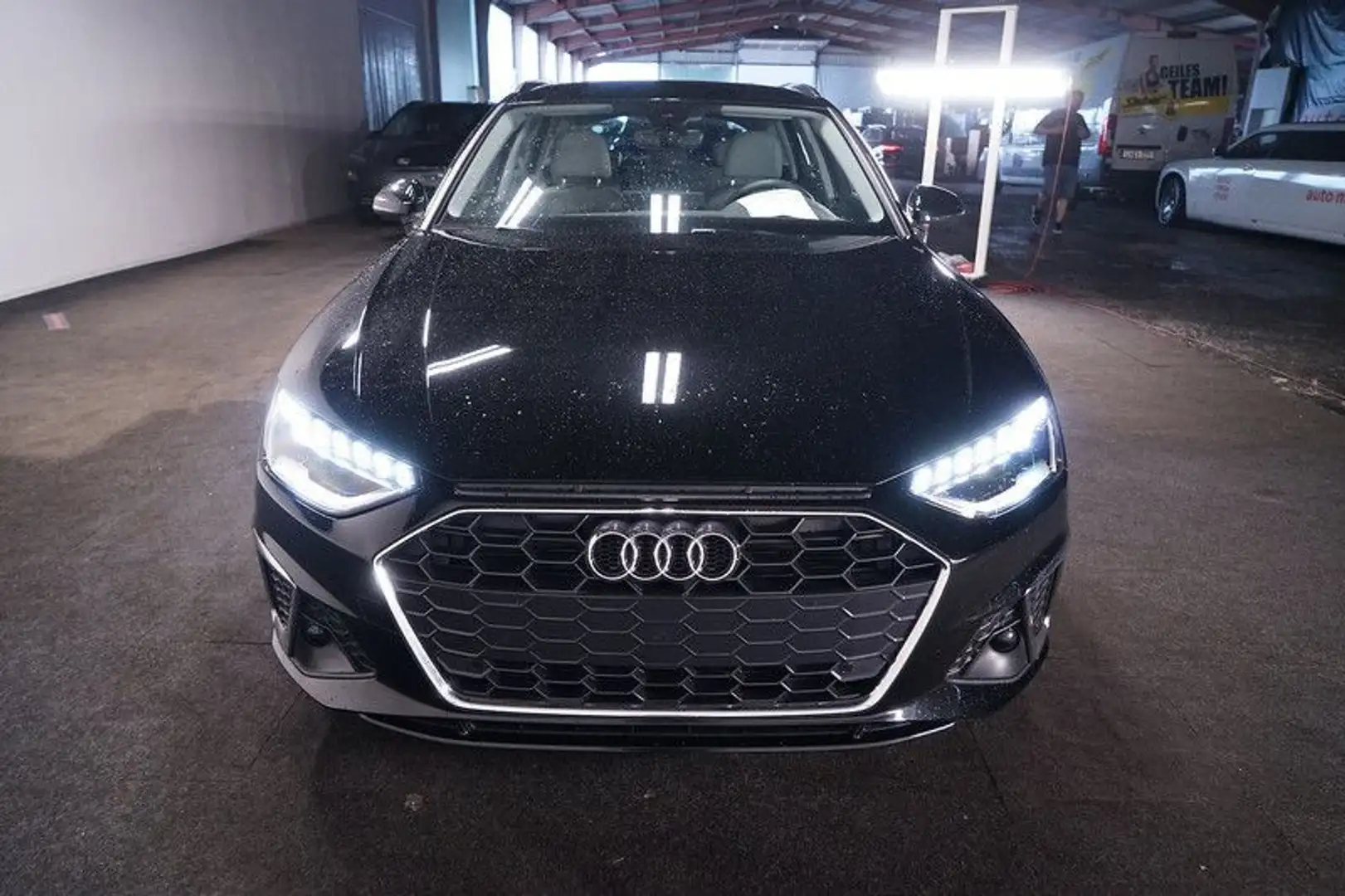 Audi A4 35 TFSI S Tronic S Line *TOUR-PAKET *LE Schwarz - 1