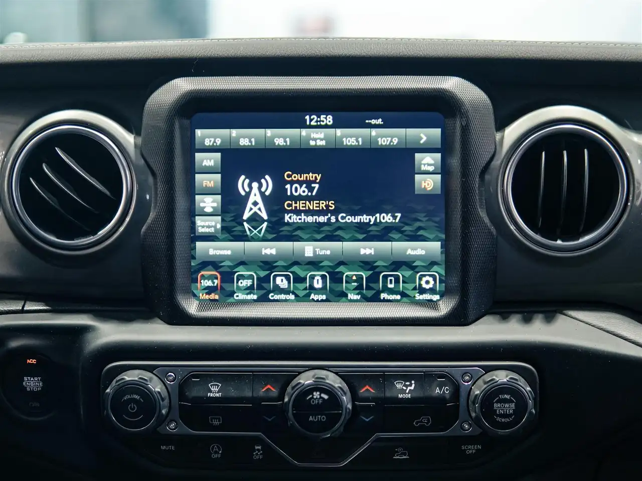 Jeep Wrangler снимка Jeep Wrangler