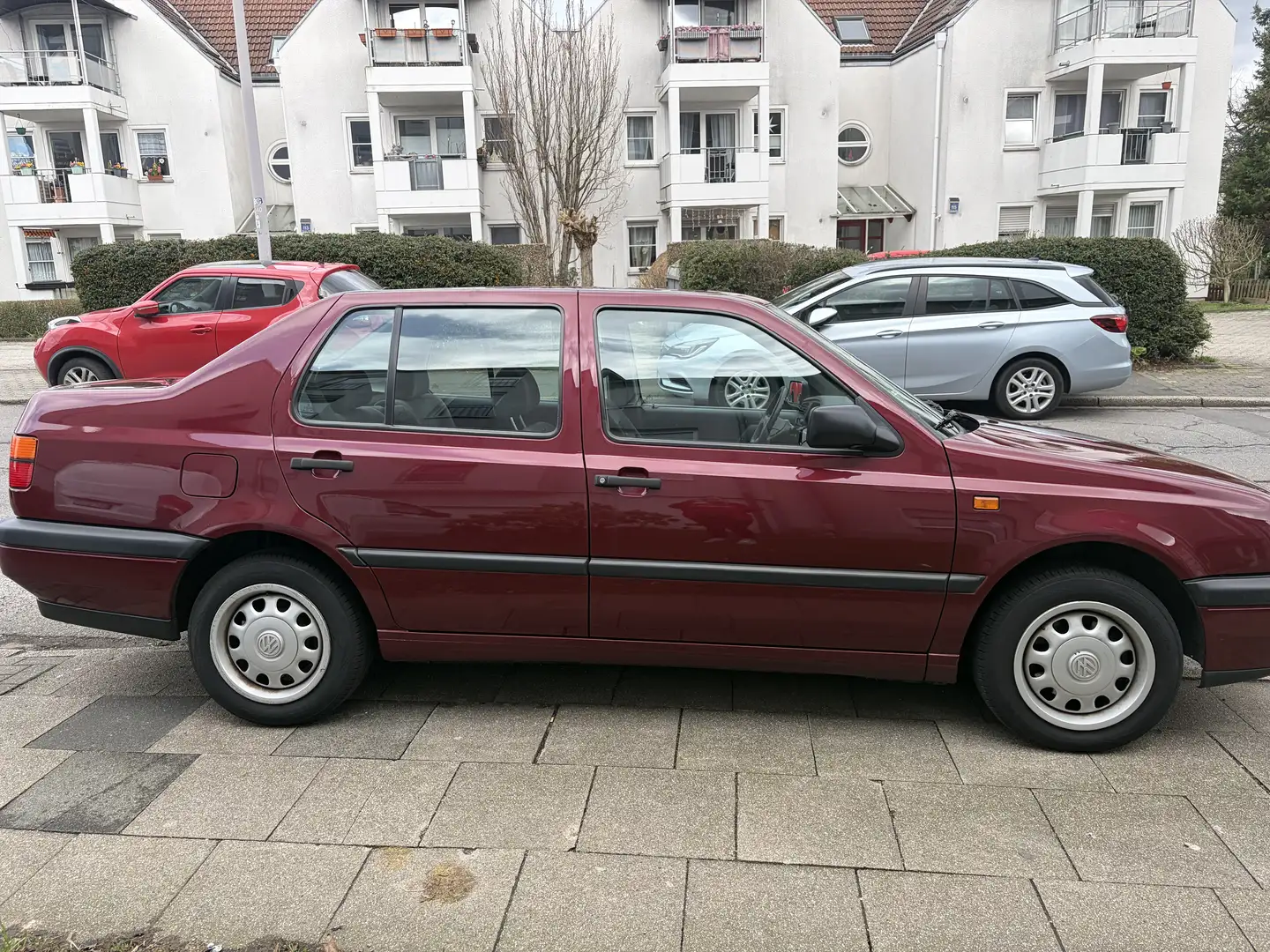 Volkswagen Vento 1.8 CLX Rojo - 2