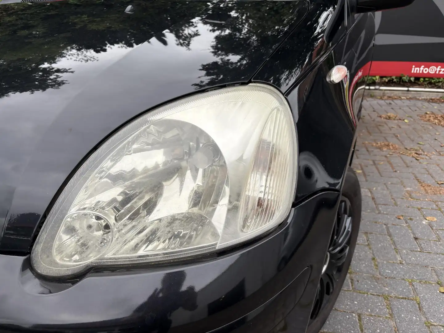Toyota Yaris 1.3 VVT-i Terra - Airconditioning - Radio - Elektr Nero - 2