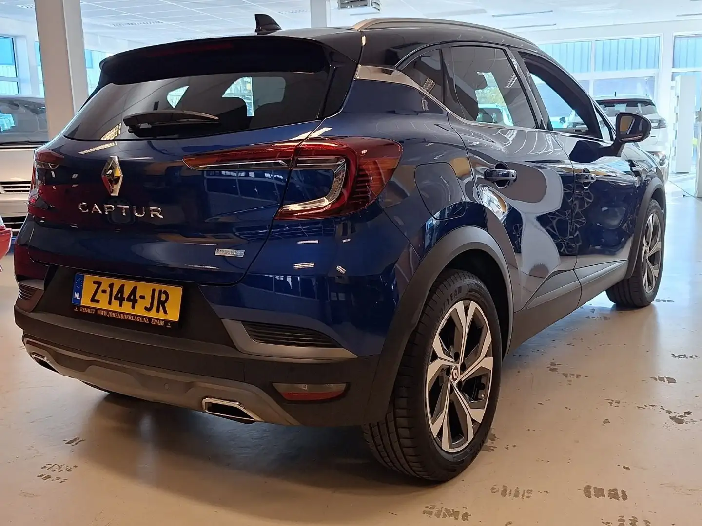 Renault Captur 1.6 E-Tech Plug-in Hybrid 160 R.S. Line Blauw - 2