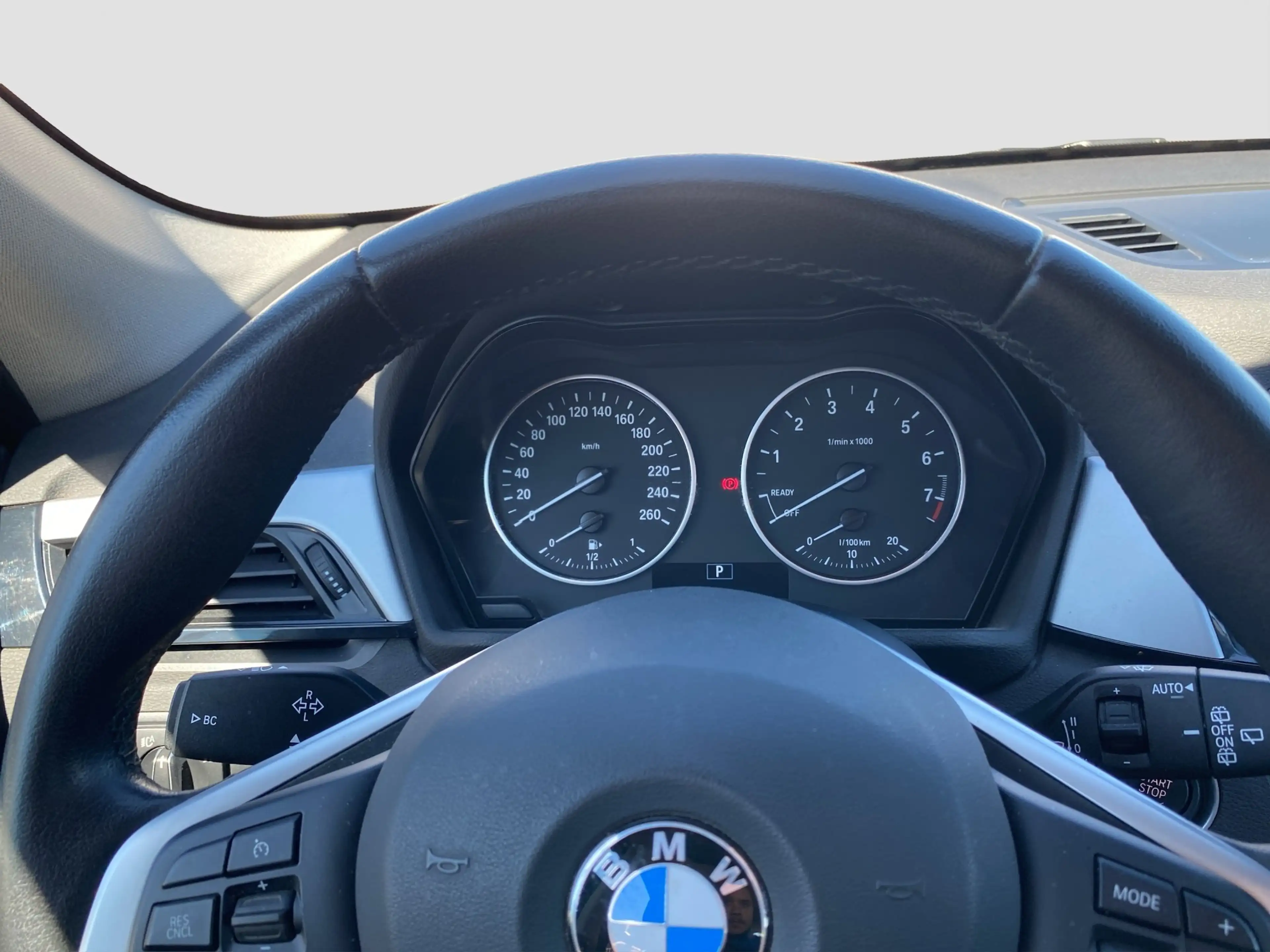 BMW X1 xDrive 20i Advantage AHK LED 1. Hand — photo 15