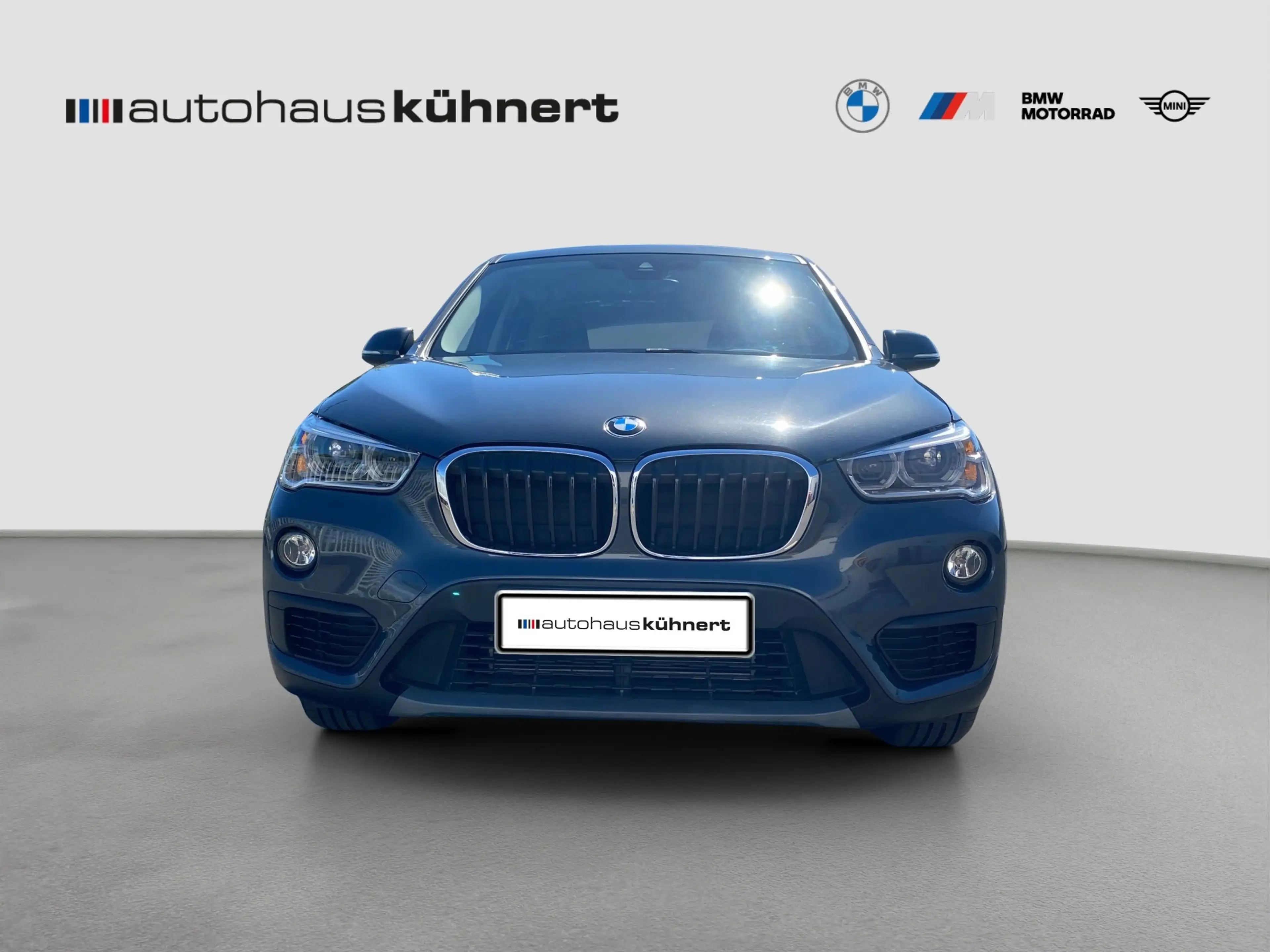 BMW X1 xDrive 20i Advantage AHK LED 1. Hand — photo 3