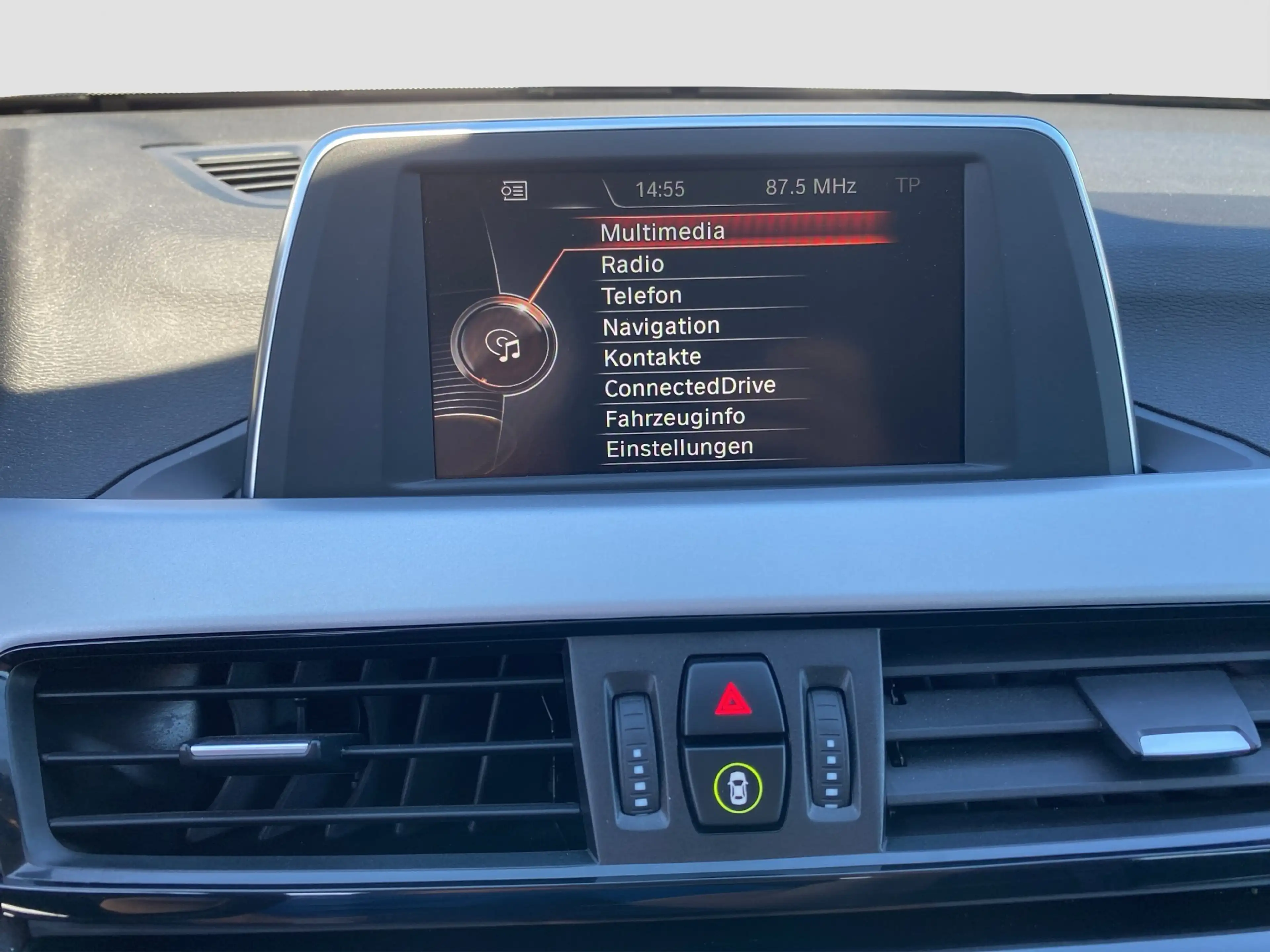 BMW X1 xDrive 20i Advantage AHK LED 1. Hand — photo 14