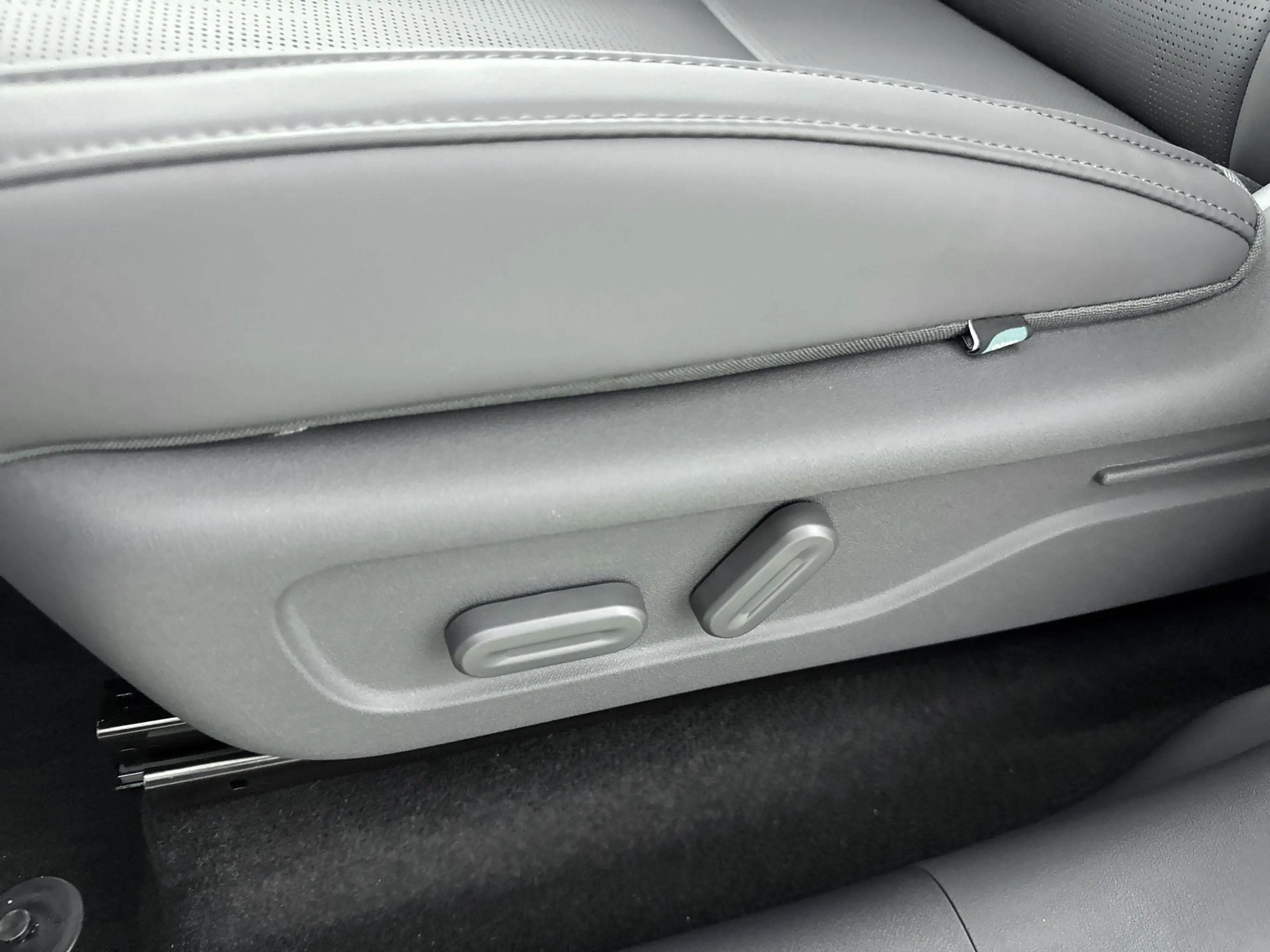 Leapmotor B10 Design Hybrid EV 18.8 kWh REEV | Navigatie | Camer — photo 5