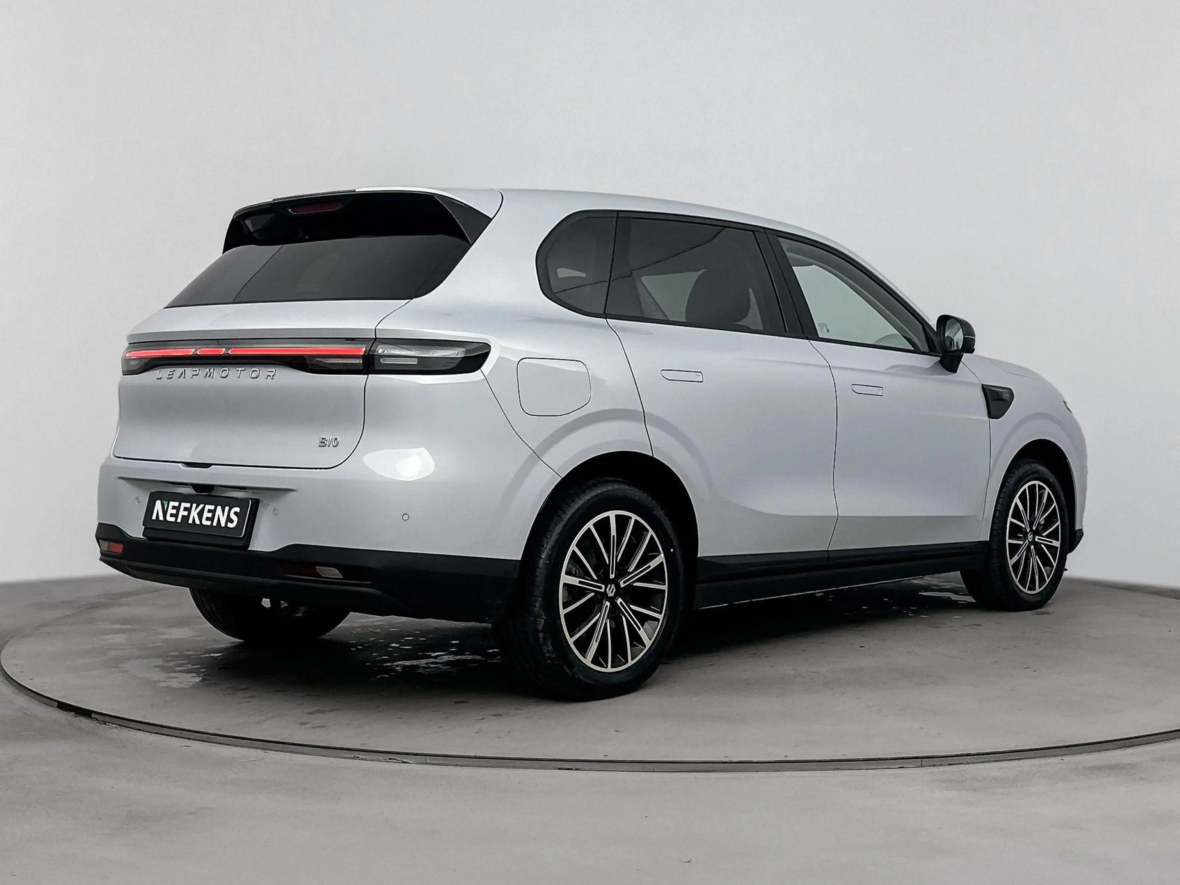 Leapmotor B10 Design Hybrid EV 18.8 kWh REEV | Navigatie | Camer — photo 3