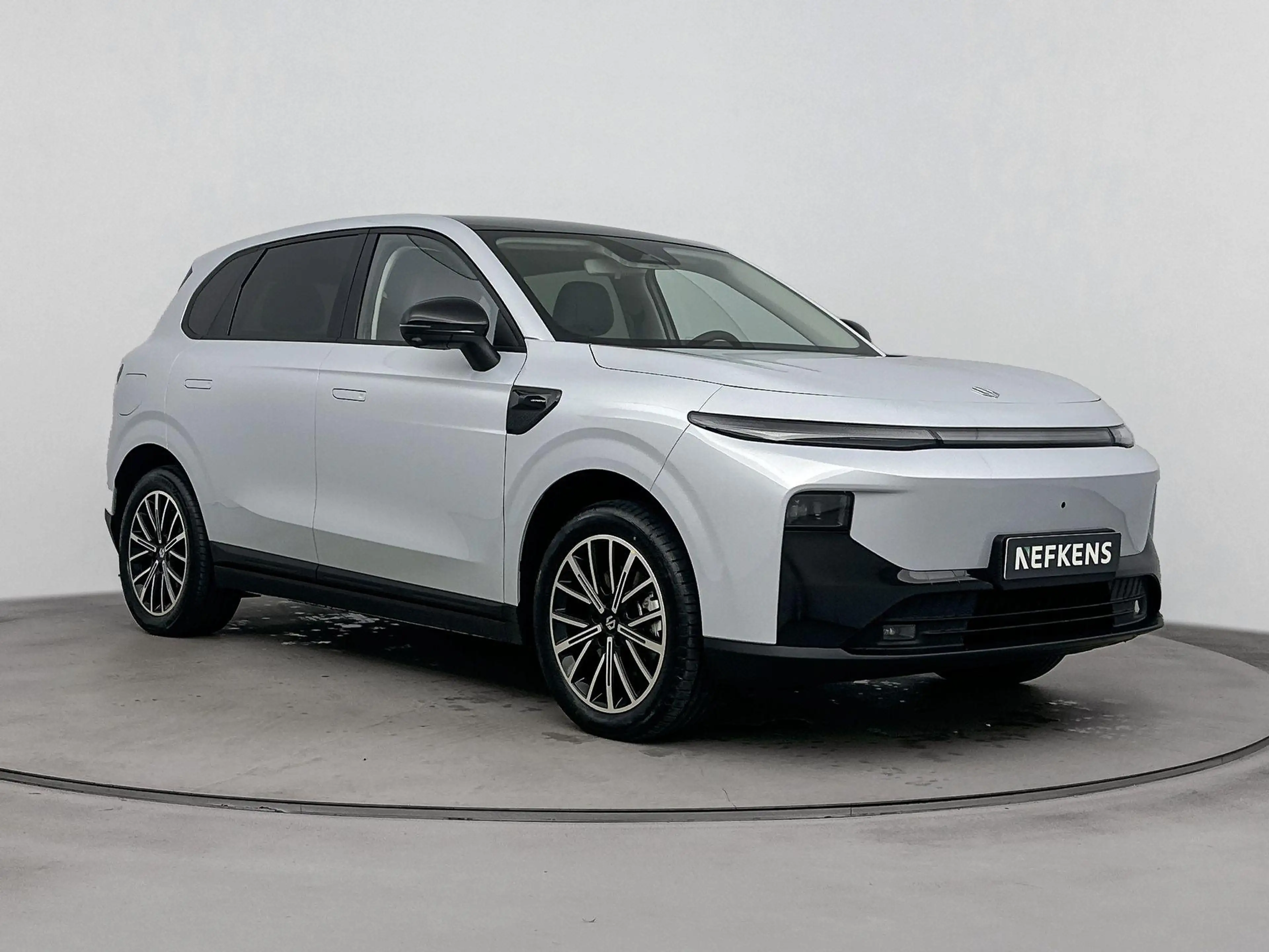 Leapmotor B10 Design Hybrid EV 18.8 kWh REEV | Navigatie | Camer — photo 10