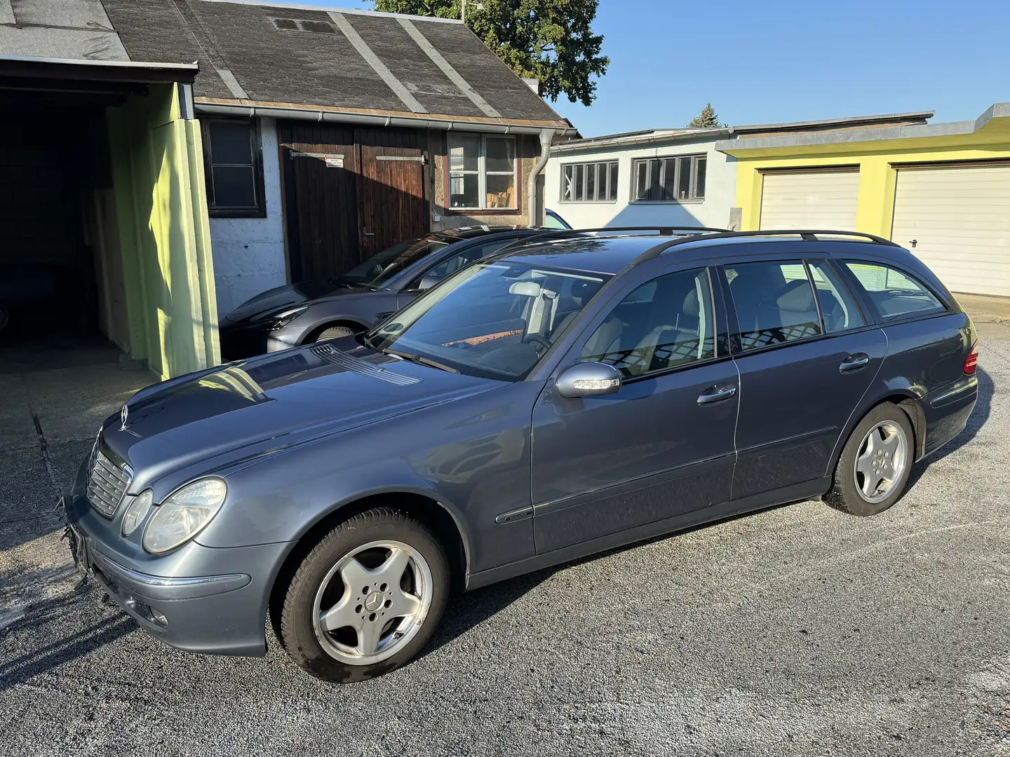 Mercedes-Benz E 200 E 200 T Kompressor (211.242) - 1