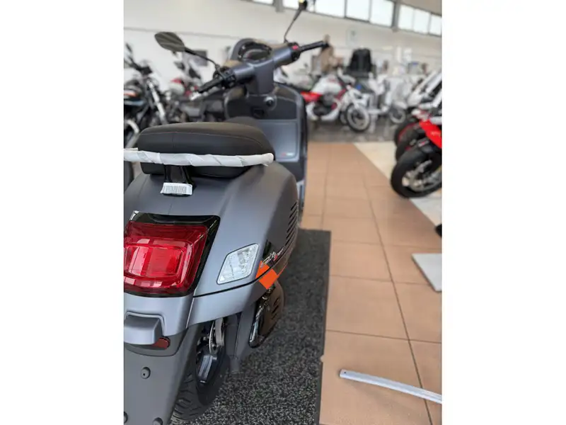 Vespa GTS Super Sport 310 - foto 2