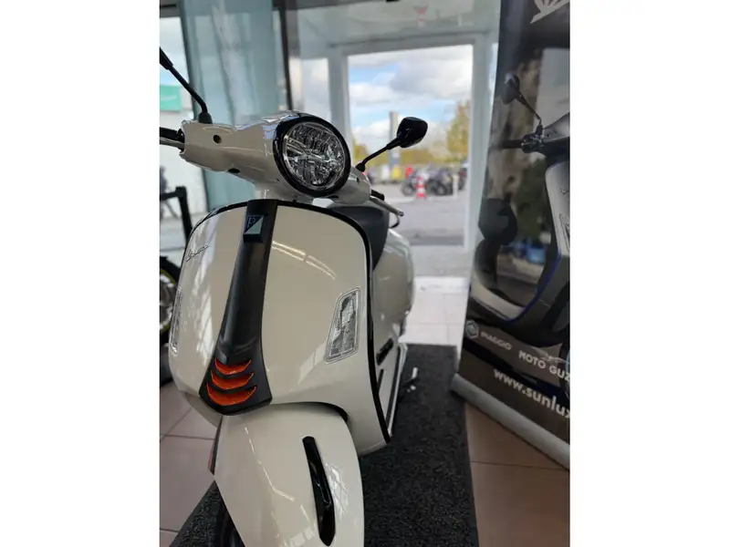 Vespa GTS Super Sport 310 - foto 6