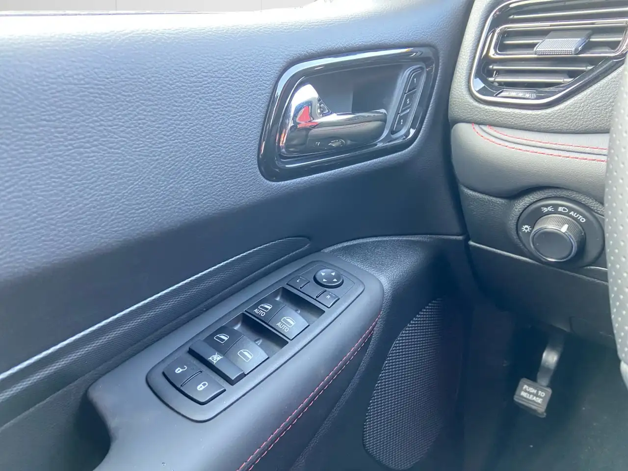 Dodge Durango снимка Dodge Durango