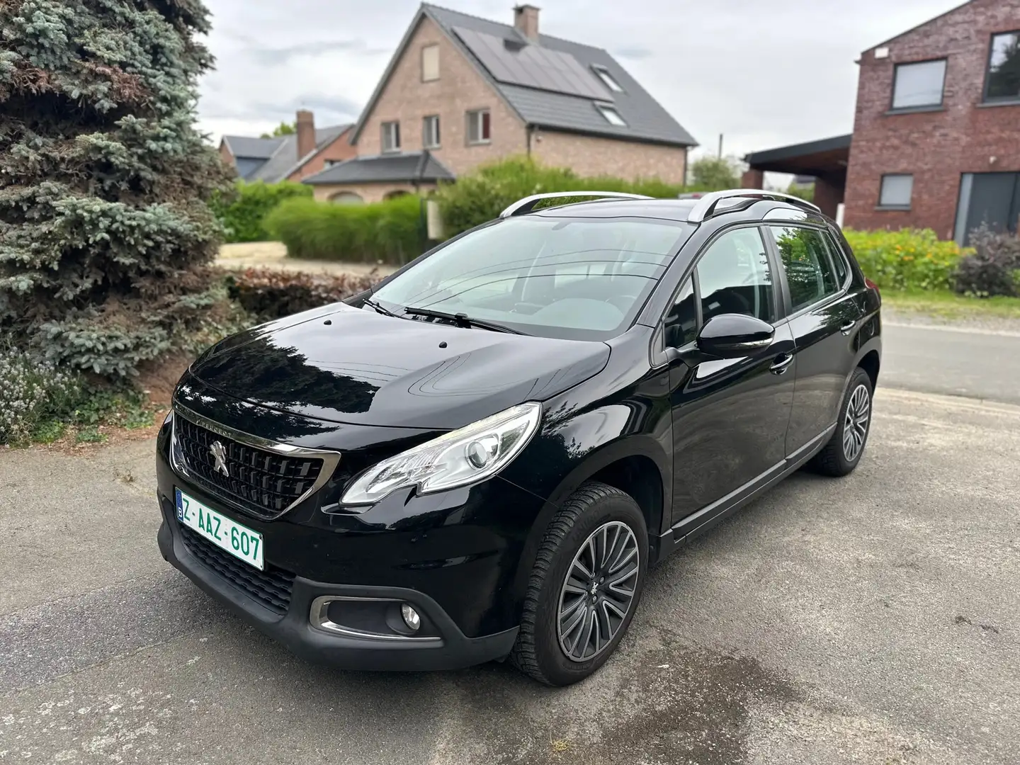 Peugeot 2008 PureTech 110 Stop&Start Active Zwart - 1
