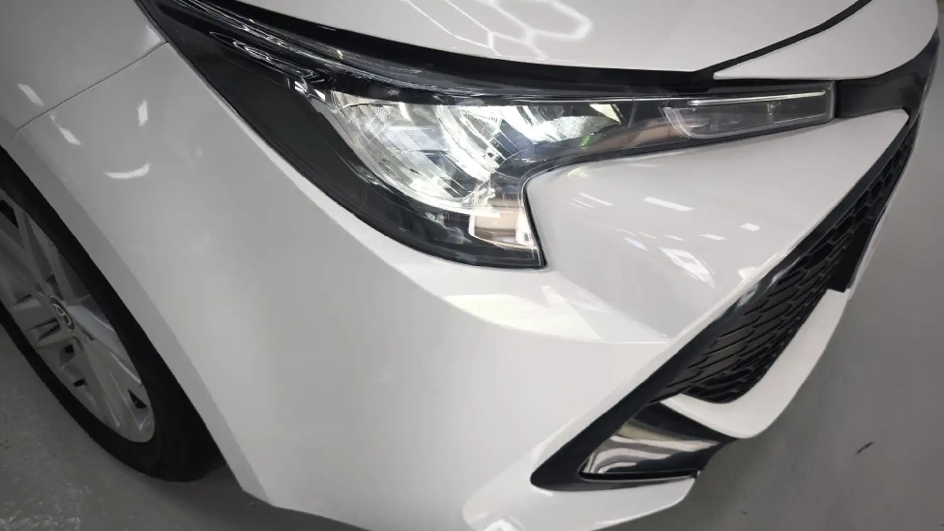 Toyota Corolla 125H Active Tech Blanco - 2