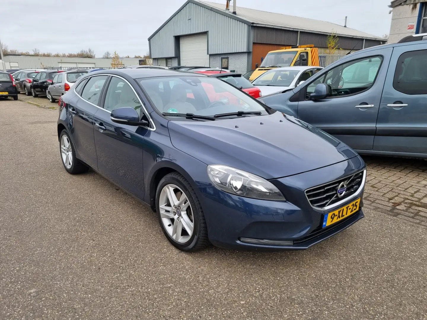 Volvo V40 2.0 D4 Summum Business NAV.+ Clima Bj:2014 NAP! Blauw - 2
