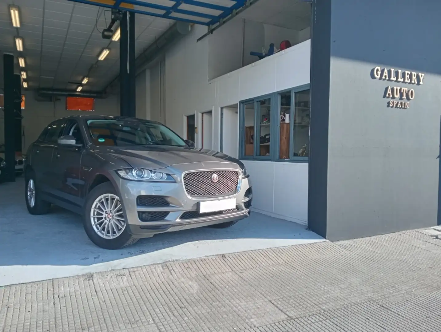 Jaguar F-Pace 3.0TDV6 Portfolio Aut. AWD Gris - 2