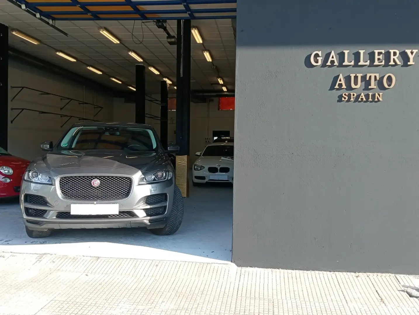 Jaguar F-Pace 3.0TDV6 Portfolio Aut. AWD Gris - 1