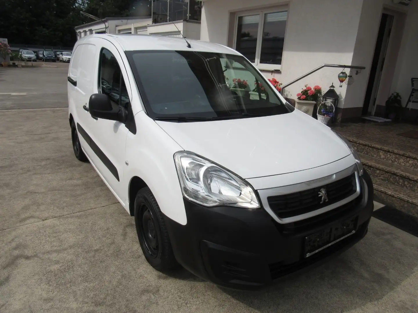 Peugeot Partner Pro L1,KASTEN,KLIMA,REGALLE,TRENWAND. Blanco - 1