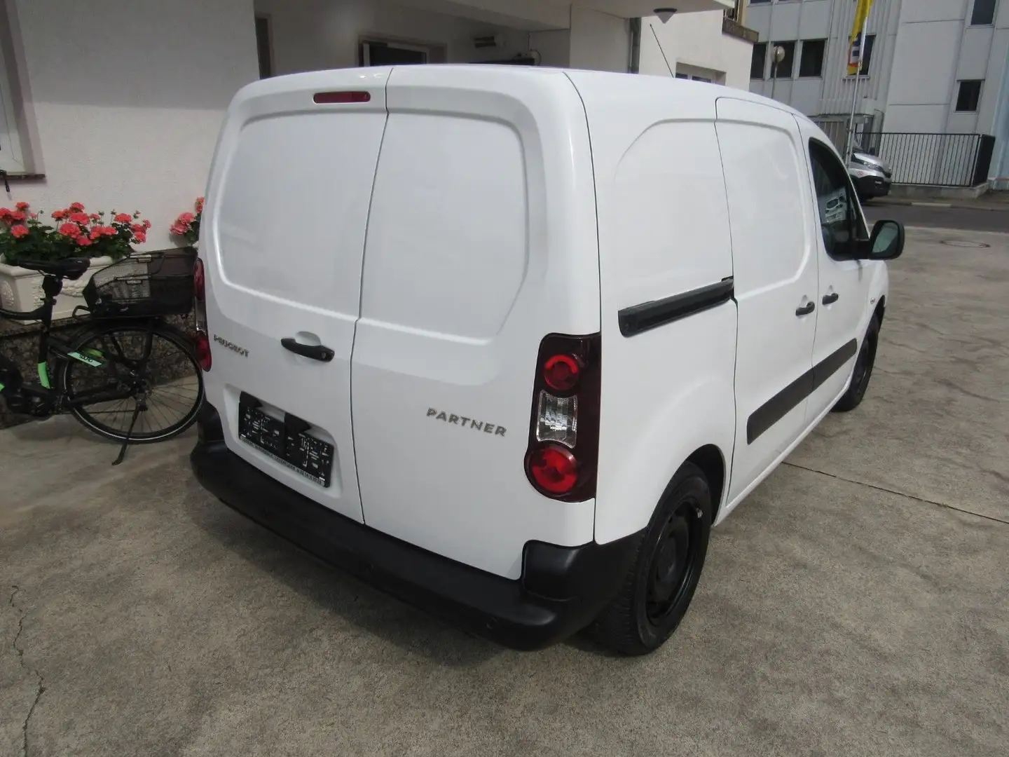 Peugeot Partner Pro L1,KASTEN,KLIMA,REGALLE,TRENWAND. Blanco - 2