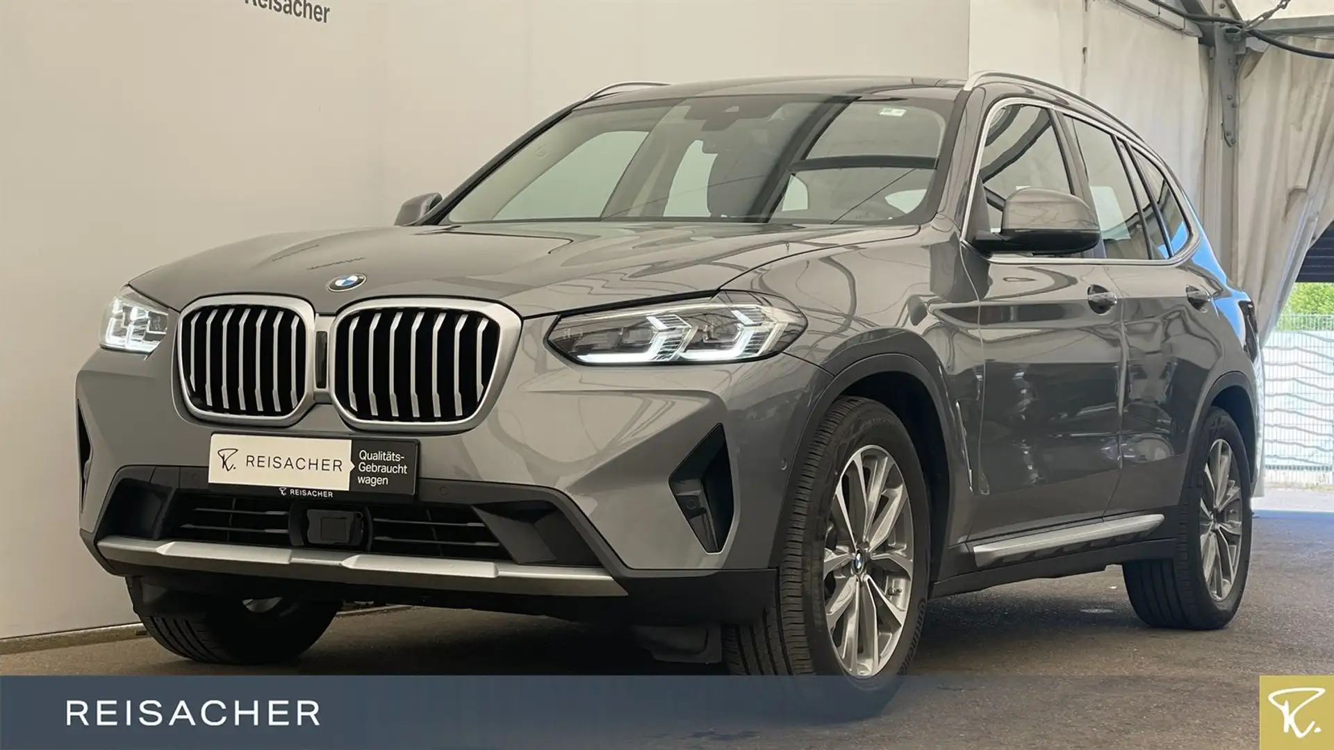 BMW X3 xDrive20i A LC+ AHK ACC RFK PDC AdapLED 19"LM Grau - 1