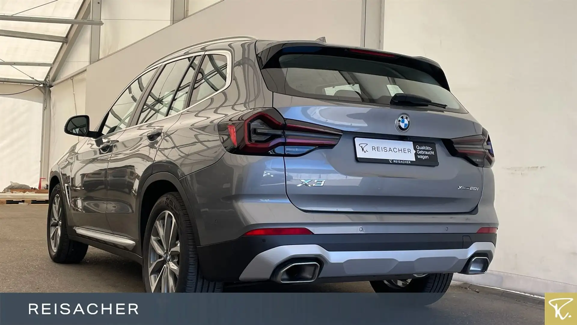 BMW X3 xDrive20i A LC+ AHK ACC RFK PDC AdapLED 19"LM Grau - 2