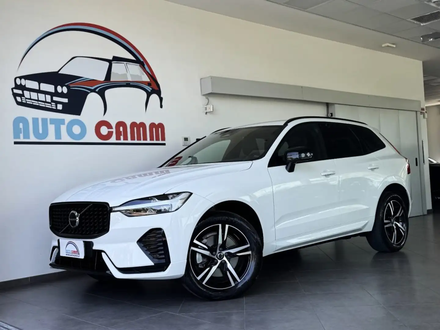 Volvo XC60 B4 (d) Mild Hybrid 197cv Aut. Plus Dark R-Design Bianco - 1