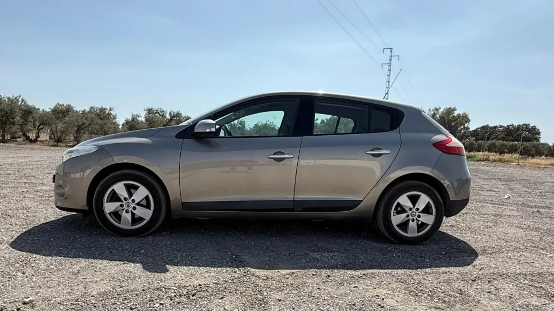 Renault Megane 1.6 Dynamique 110 Gris - 2