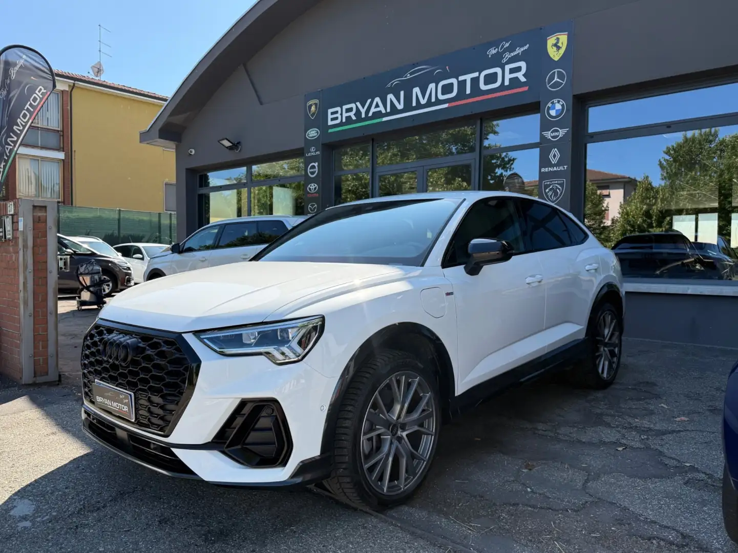 Audi Q3 SPB 45 TFSI e S tronic S line edition Bianco - 1