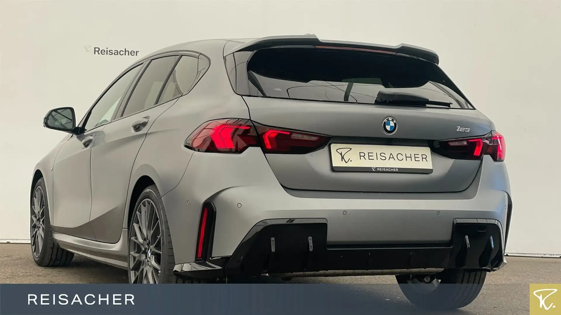 BMW 123 A xDrive M-Sport,M-Sport PRO Grau - 2