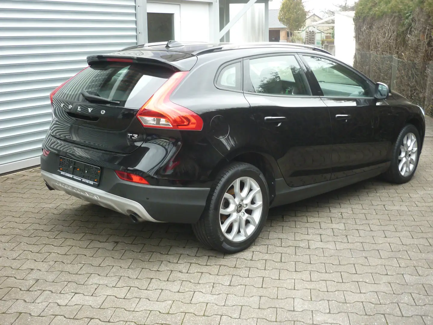 Volvo V40 Cross Country T3 Schwarz - 2