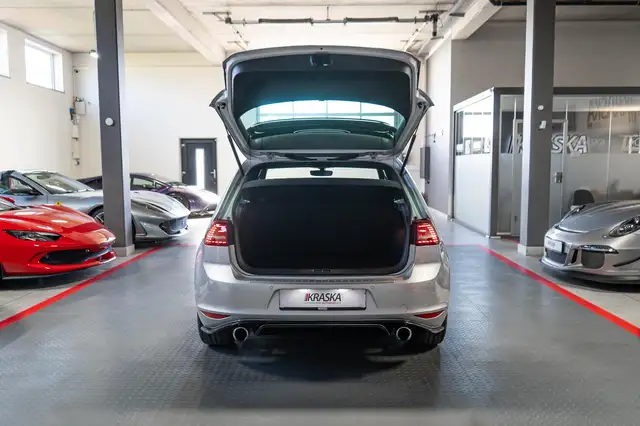 Volkswagen Golf view 10