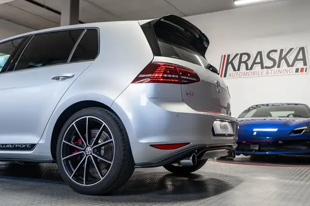 Volkswagen Golf view 11