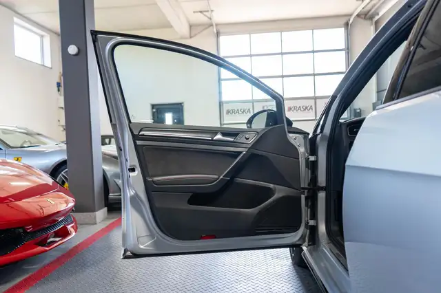 Volkswagen Golf view 13