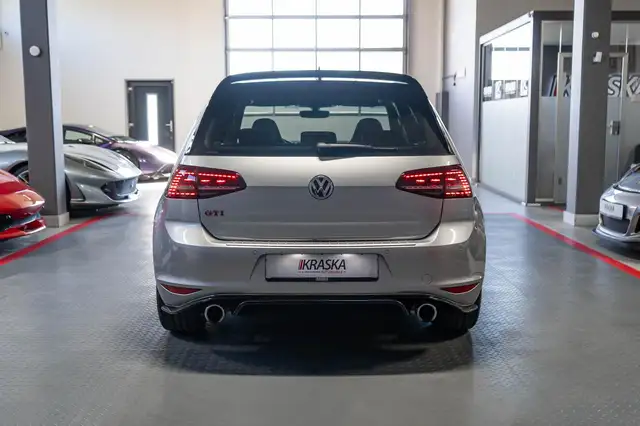 Volkswagen Golf view 9