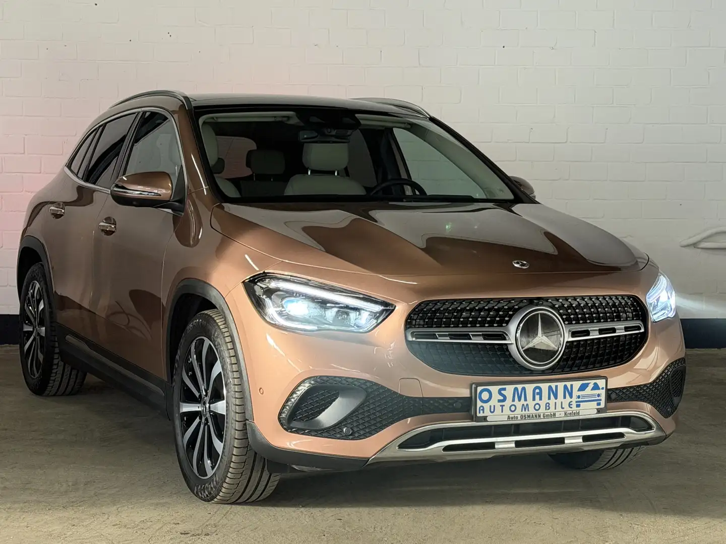 Mercedes-Benz GLA 220 d 4M 8G-DCT |HUD|360°K|DTR+Q|MultiBeam Arany - 2