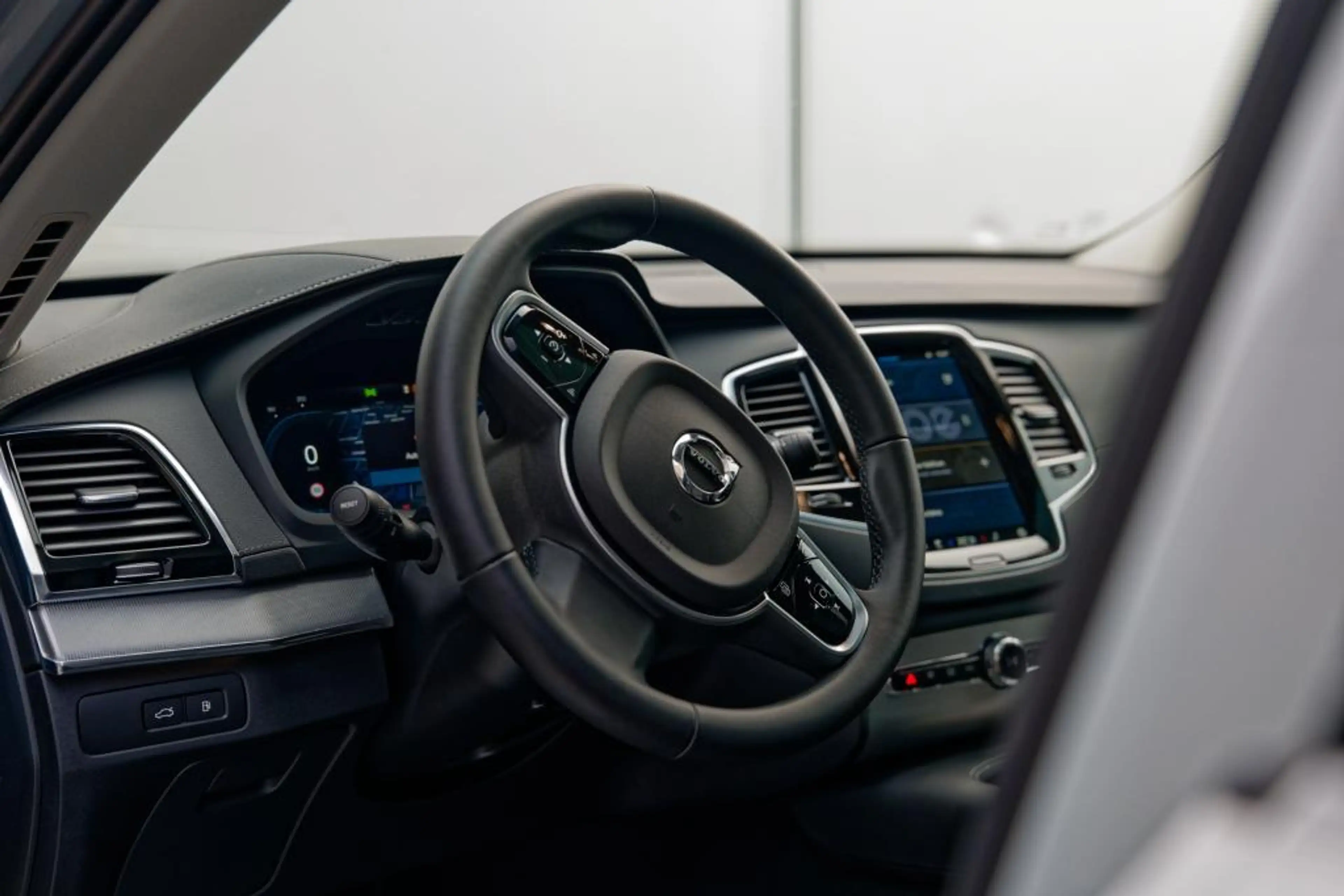Volvo XC90 2.0 T8 Recharge AWD Plus Dark Panoramadak, LM velg — photo 15