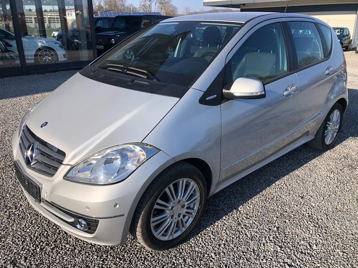 Mercedes-Benz A 180 Autotronic ELEGANCE*Park-Assistent*Sitzheizung*2.H Silber - 1
