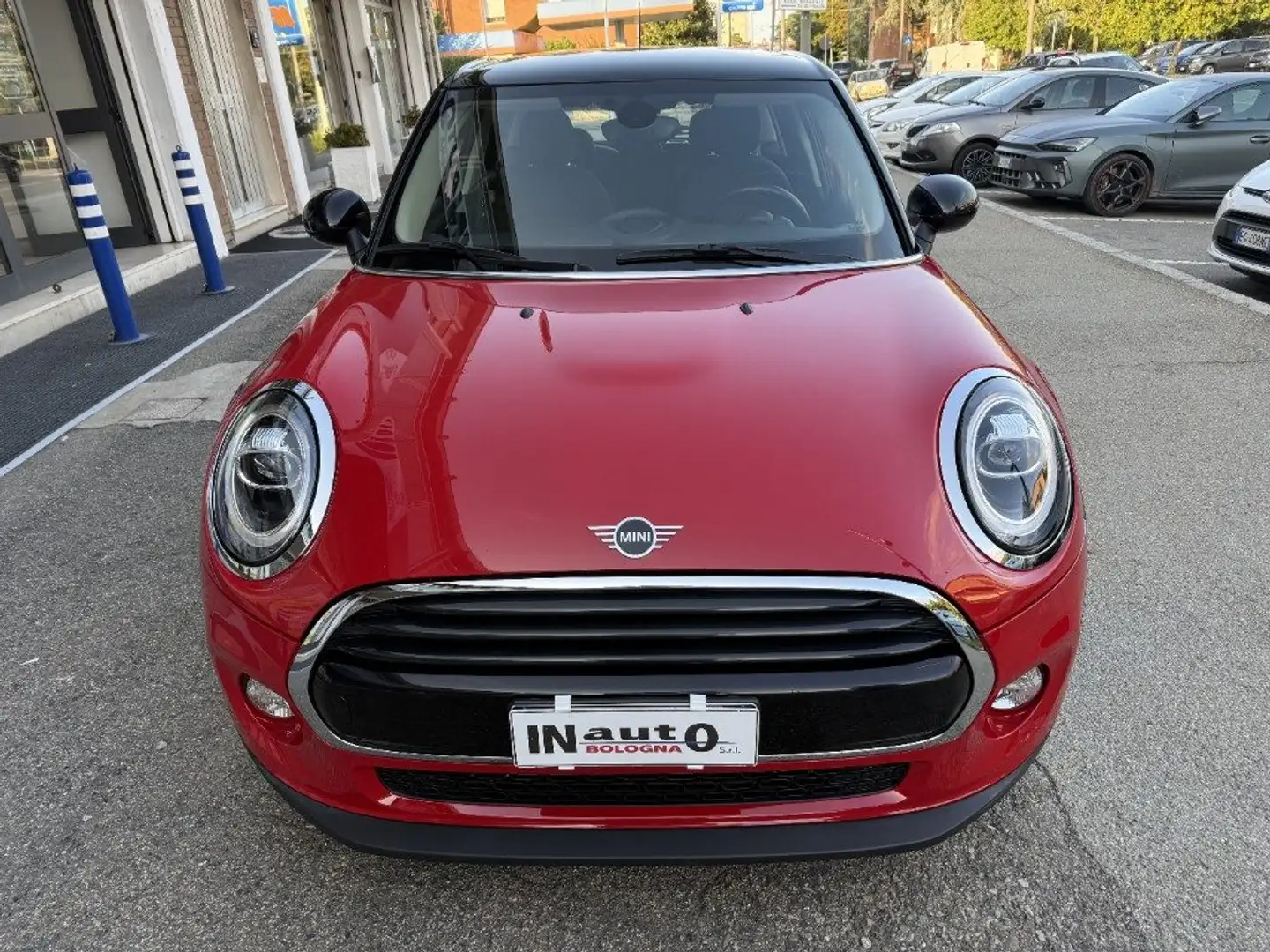 MINI Cooper 1.5 Cooper Business 5 porte Rood - 2