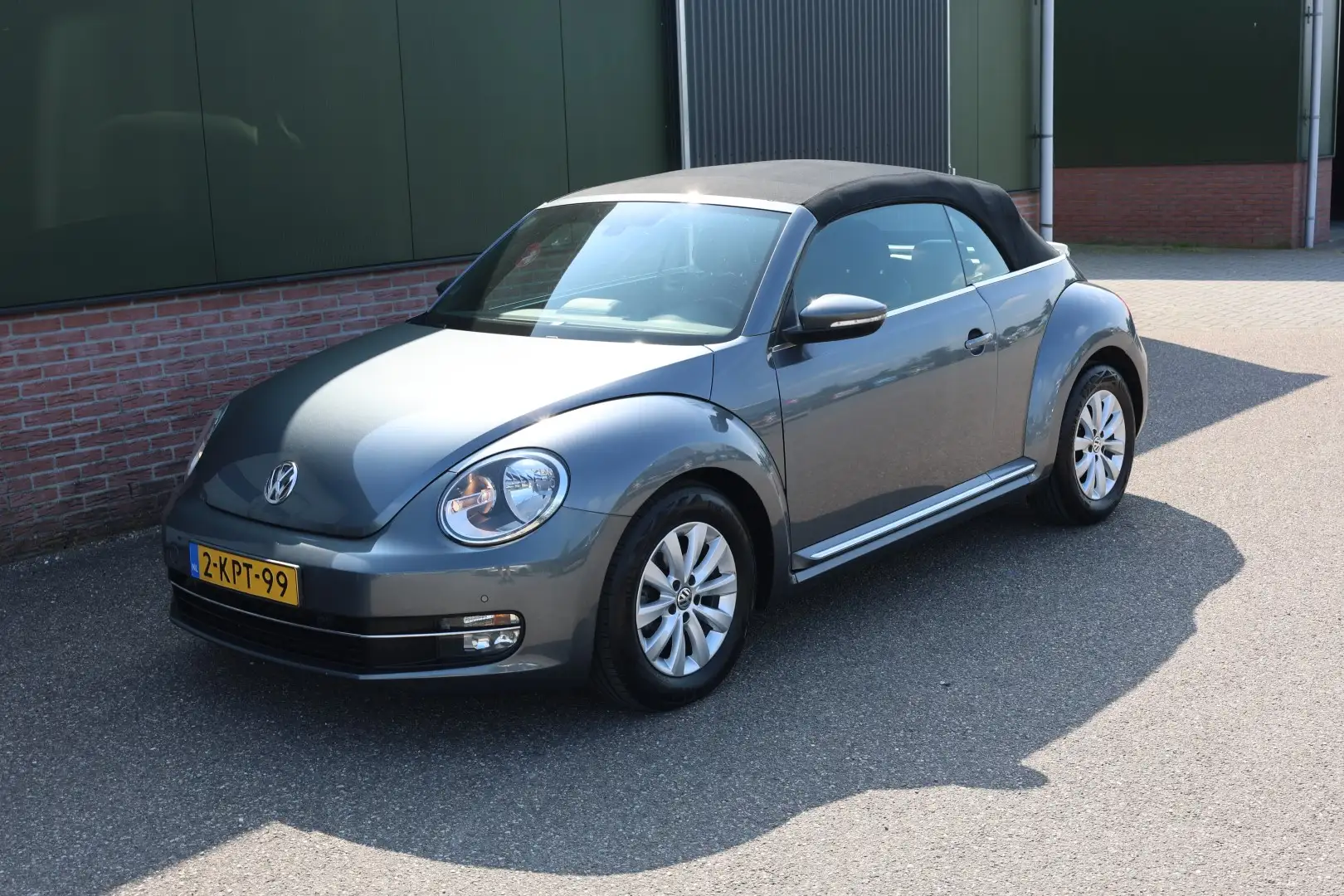 Volkswagen Beetle Cabriolet 1.2 TSI Design BlueMotion, Climate contr Grijs - 1