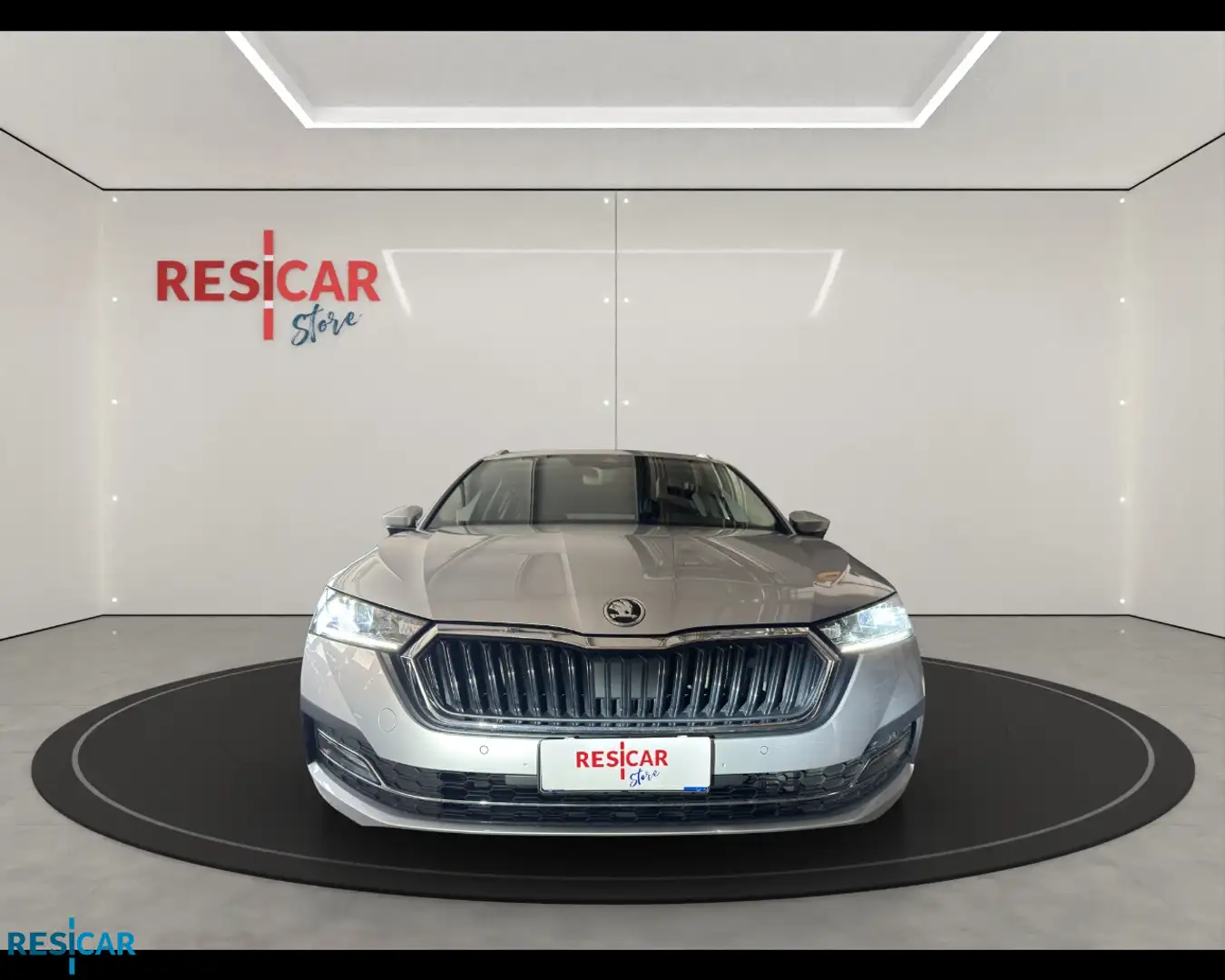 Skoda Octavia Wagon 2.0 TDI EVO SCR Executive Argento - 2
