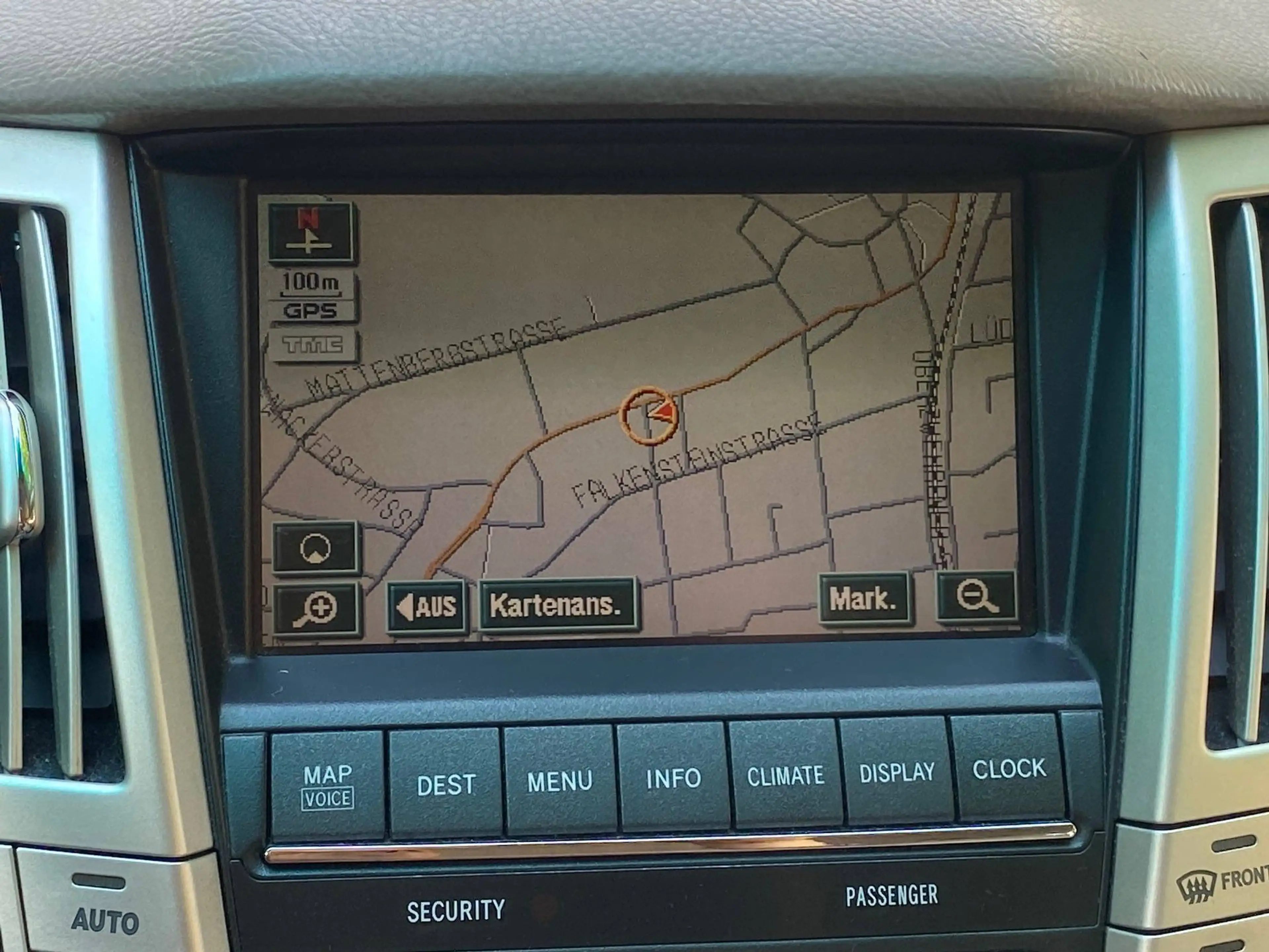 Lexus RX 300 Luxury — photo 14