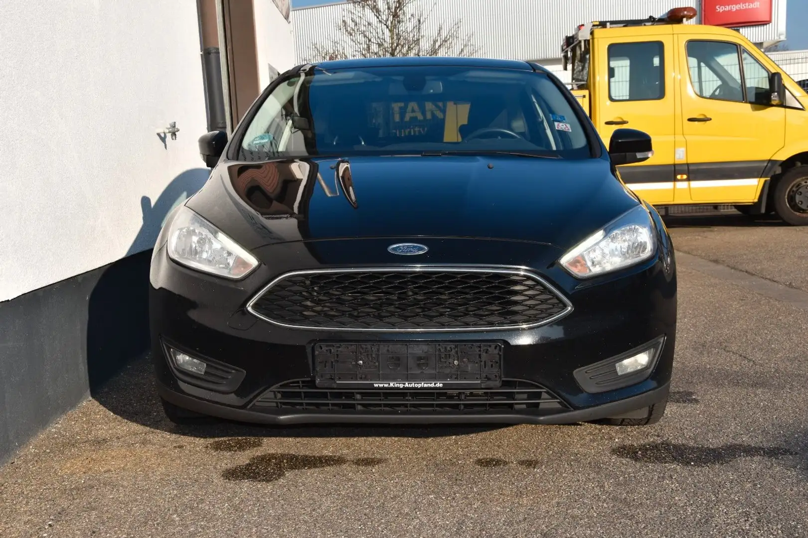 Ford Focus Lim. 1.5 TDCI Business Navi Klimaautom. Zwart - 2