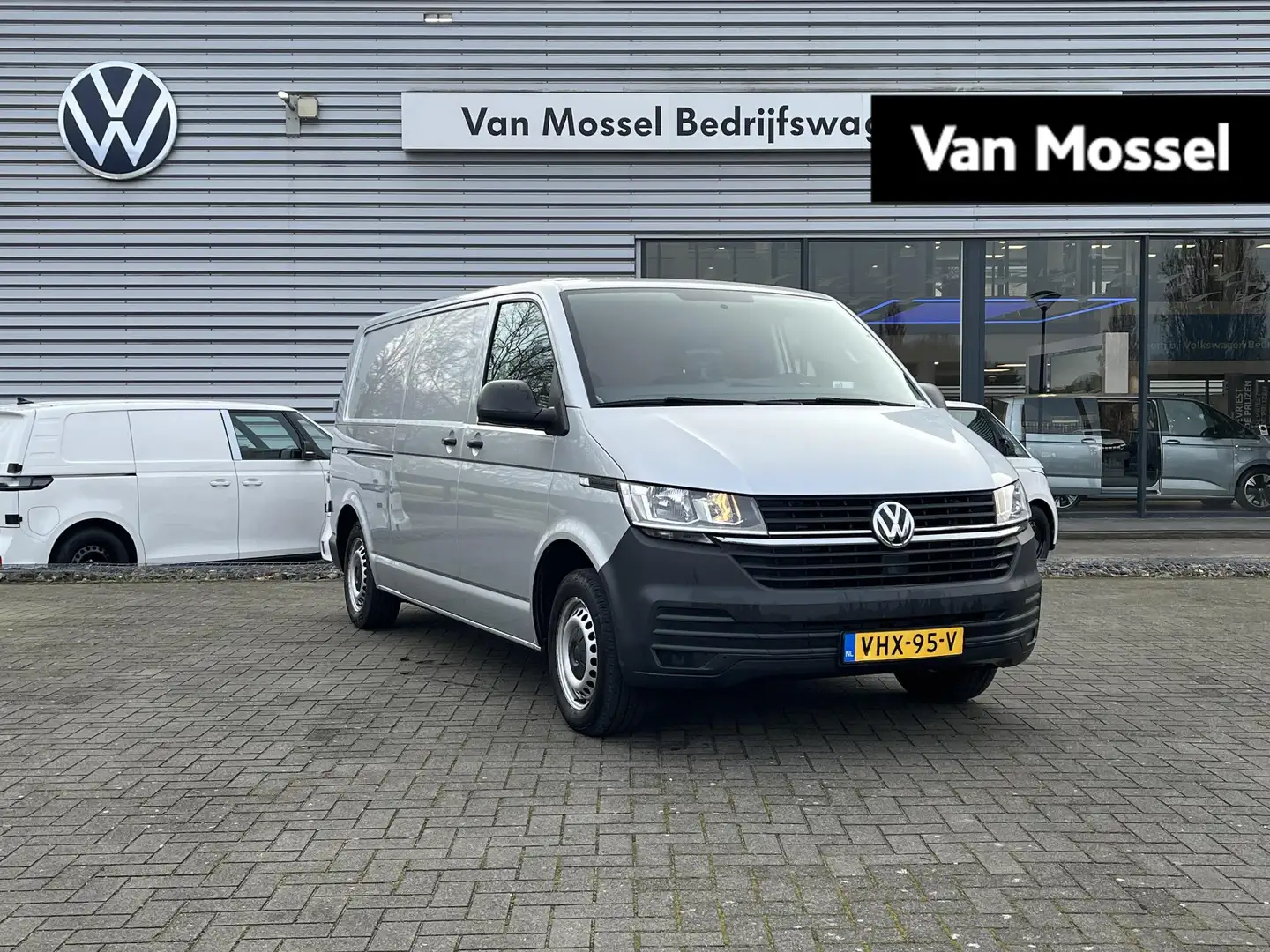 Volkswagen T6.1 Transporter 2.0 TDI L2H1 150PK | Automaat | Airco | Multifunct Argent - 1