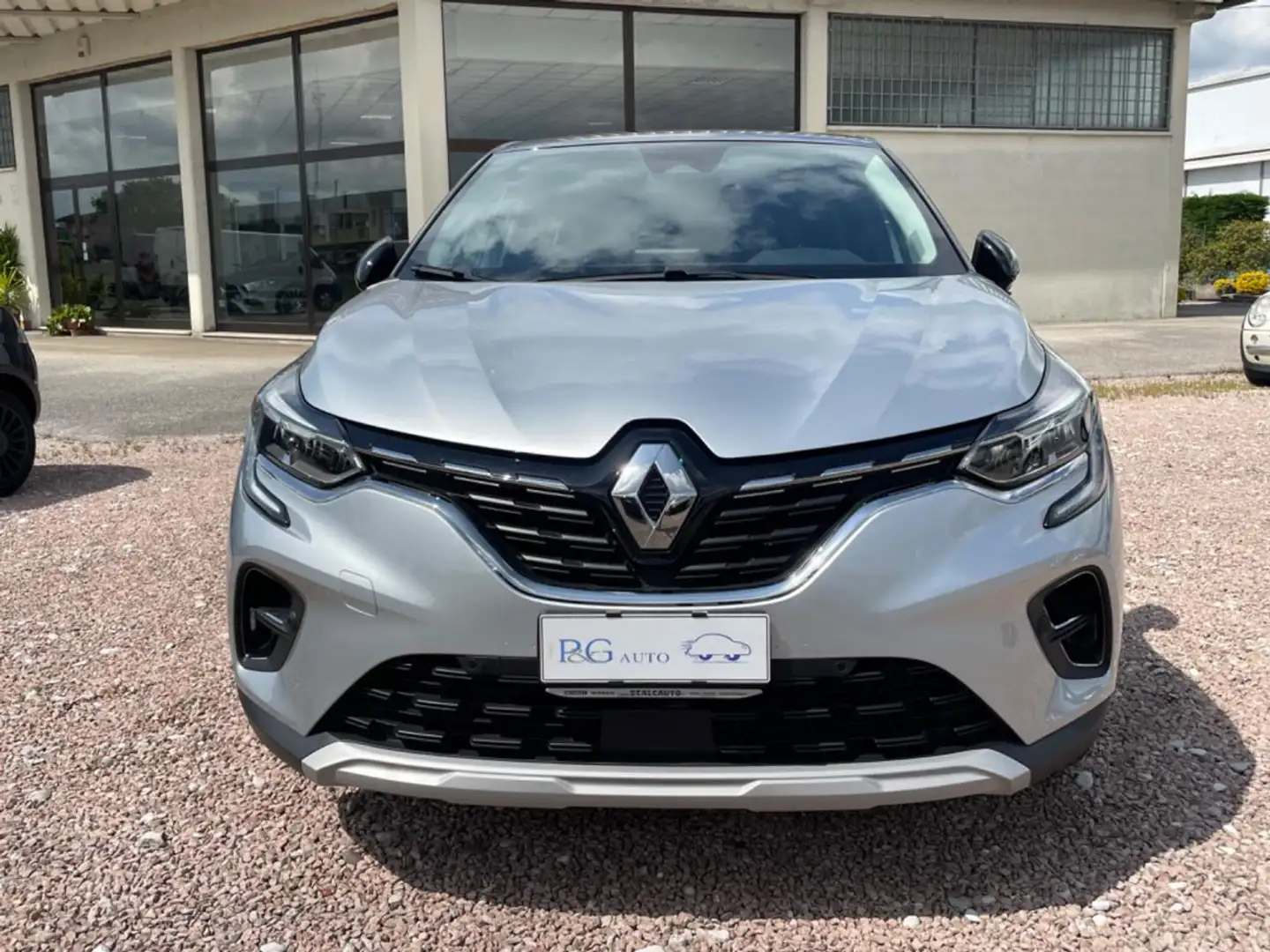 Renault Captur Plug-in Hybrid E-Tech 160 CV Initiale Paris Argento - 2