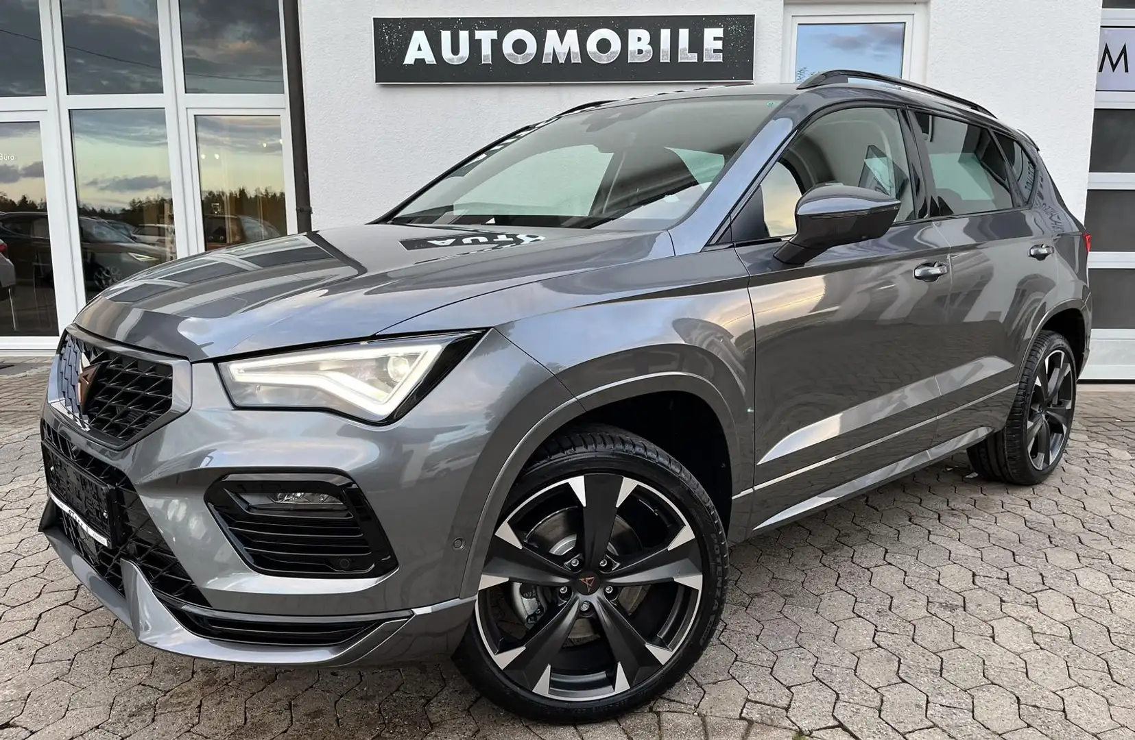 CUPRA Ateca 1,5 TSI DSG LED NAV KAMERA SHZ PDC ACC Grau - 1