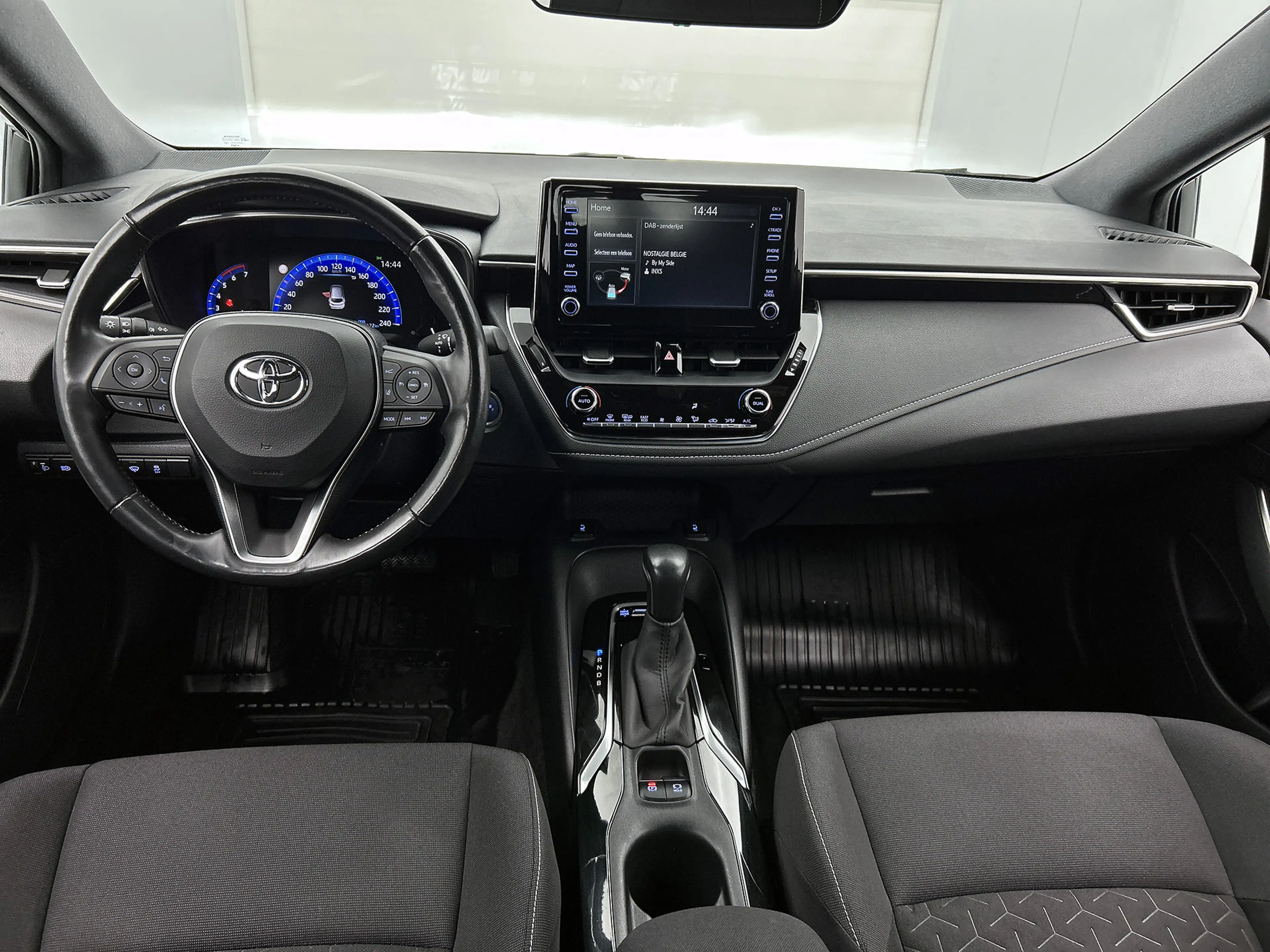 Toyota Corolla Touring Sports 1.8 Hybrid Business Plus — photo 4