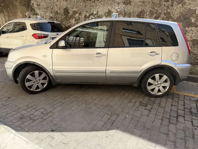 Ford Fusion view 2